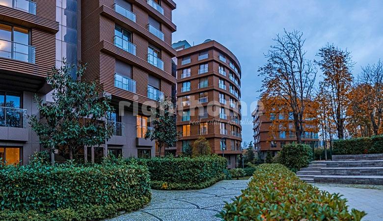 RH 372 - Luxury apartments for sale in Uskudar at project kosuyolu Koru Evleri istanbul
